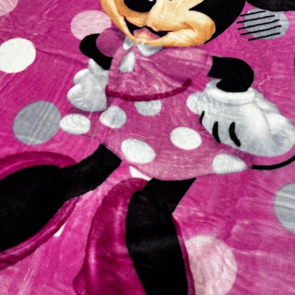 TT Minnie Mouse Polka Dots Plush 40"x50" Plush Throw Blanket - Picture 3 of 3